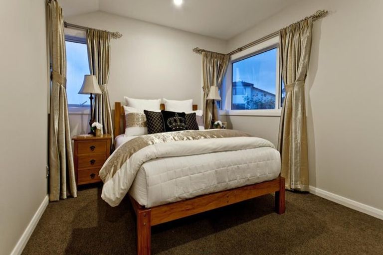 Photo of property in 678a East Coast Road, Pinehill, Auckland, 0630