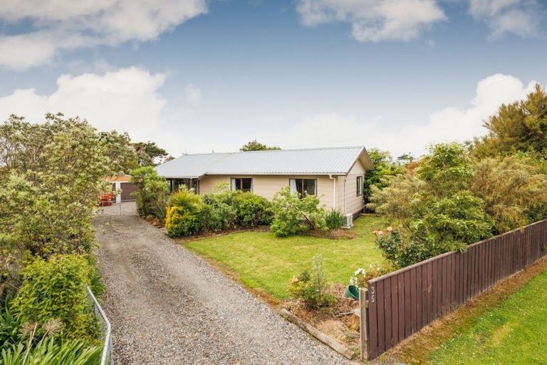Photo of property in 35 Kowhai Street, Tokomaru, Palmerston North, 4474