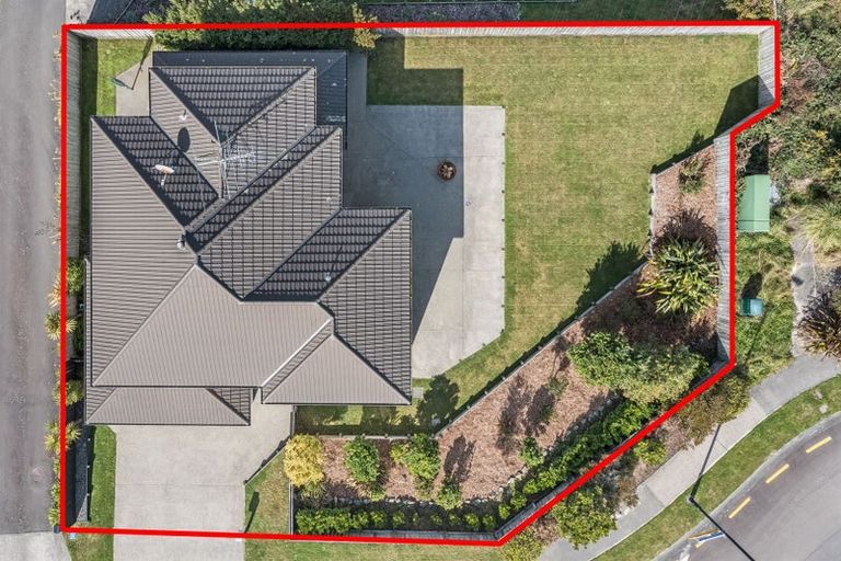 Photo of property in 2 Fiordland Place, Aotea, Porirua, 5024