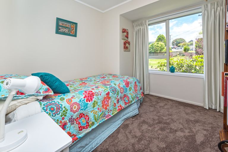 Photo of property in 1/27 Parkhill Road, Mellons Bay, Auckland, 2014