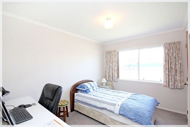 Photo of property in 1 Chrystal Street, Foxton Beach, Foxton, 4815