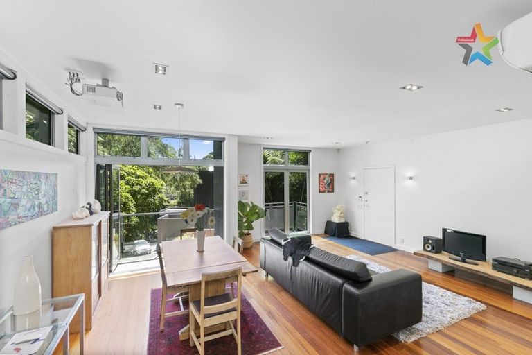 Photo of property in 2d Waitohu Road, York Bay, Lower Hutt, 5013