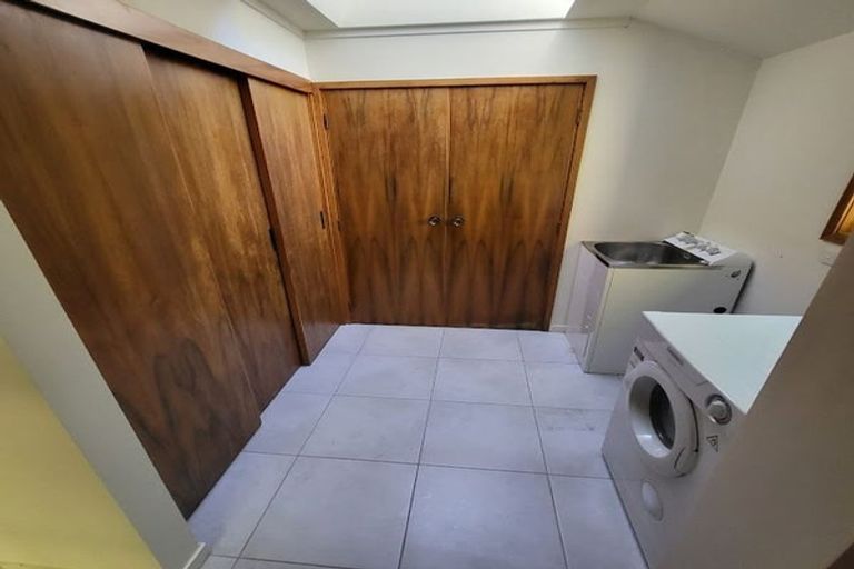 Photo of property in 7 Francis Bell Grove, Lowry Bay, Lower Hutt, 5013