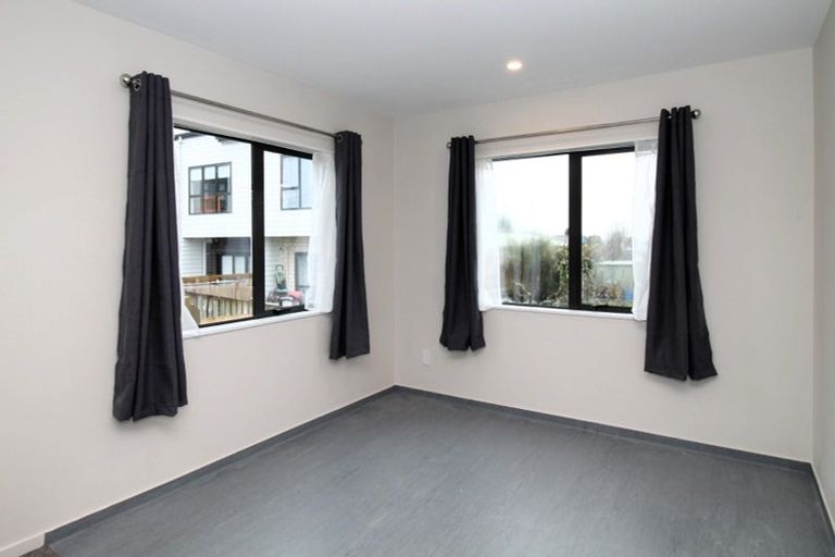 Photo of property in 4 Fruitvale Road, New Lynn, Auckland, 0600
