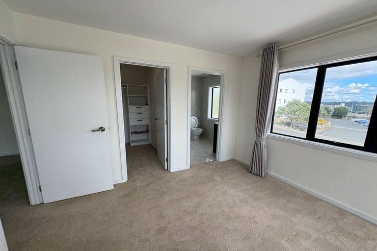 Photo of property in 77 Masons Road, Oteha, Auckland, 0632