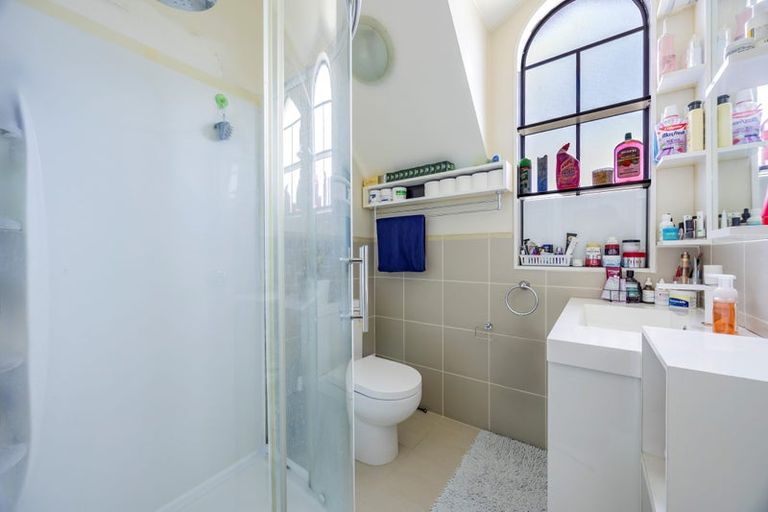 Photo of property in 21 Tyrico Close, Unsworth Heights, Auckland, 0632