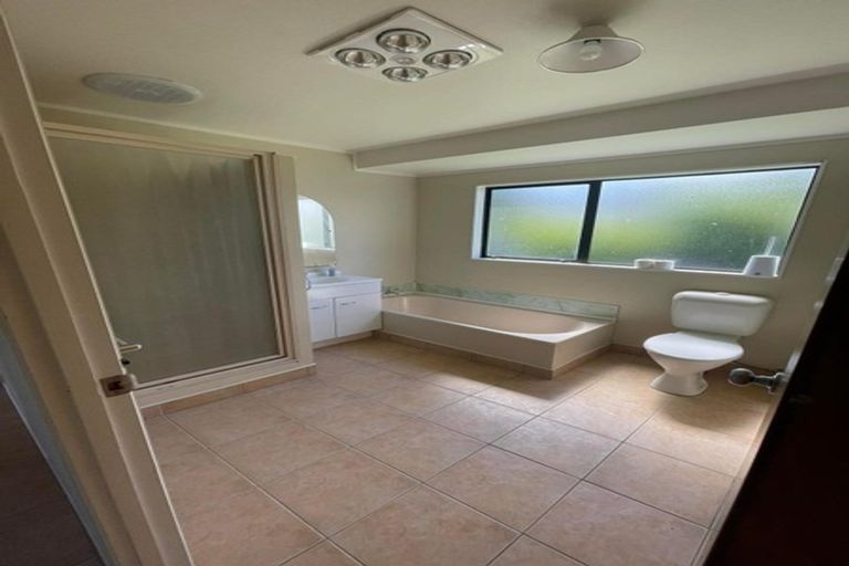 Photo of property in 1/19 Blacklock Avenue, Henderson, Auckland, 0612