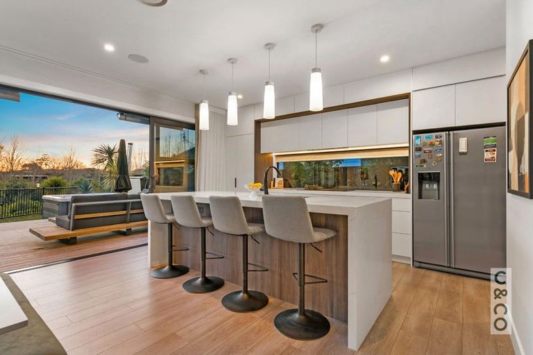 Photo of property in 21 Vogwill Road, Kumeu, 0810