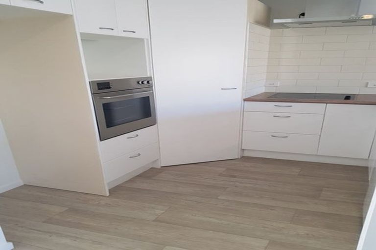 Photo of property in 5/14 Fields Parade, Oteha, Auckland, 0632