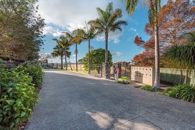 Photo of property in 1/126 Whangaparaoa Road, Red Beach, 0932