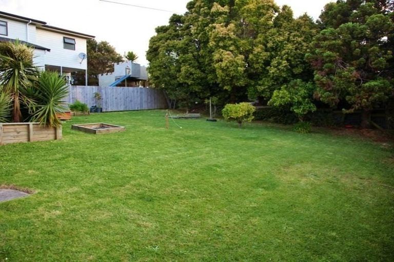 Photo of property in 77 Elliston Crescent, Stanmore Bay, Whangaparaoa, 0932