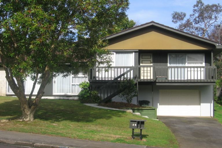 Photo of property in 25 Gibbs Crescent, Red Hill, Papakura, 2110