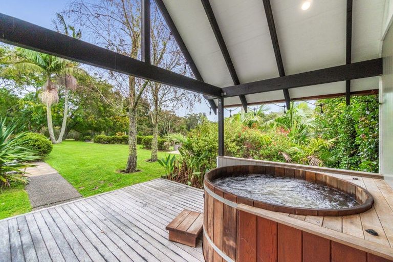 Photo of property in 37 Hardens Lane, Paremoremo, Auckland, 0632
