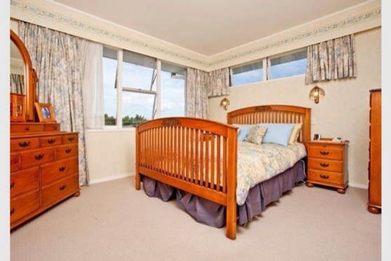 Photo of property in 1 Hume Drive, Hillcrest, Auckland, 0627