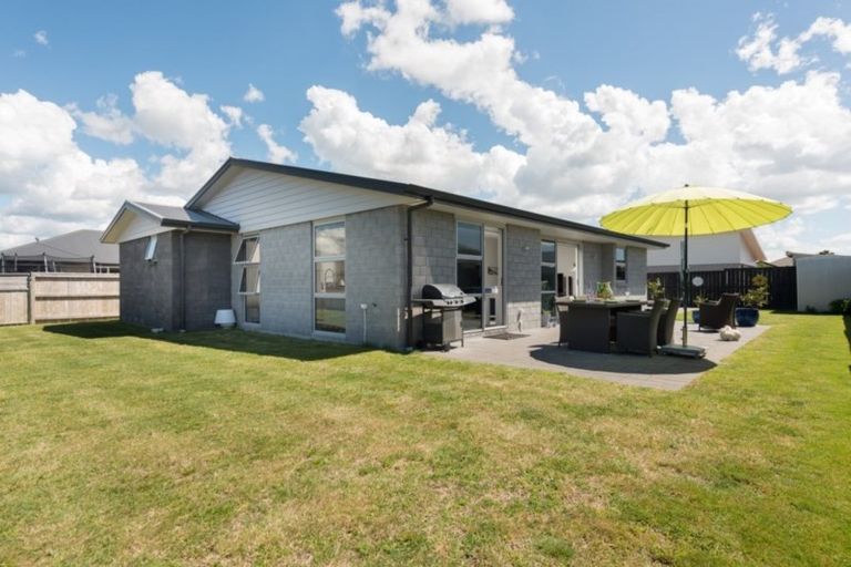 Photo of property in 5 Coutts Street, Papamoa Beach, Papamoa, 3118