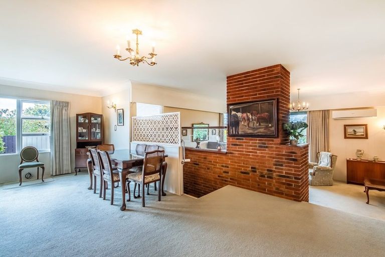 Photo of property in 9 Catalina Crescent, Forrest Hill, Auckland, 0620