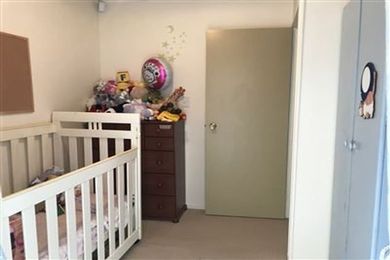 Photo of property in 17 Theban Place, Totara Vale, Auckland, 0629