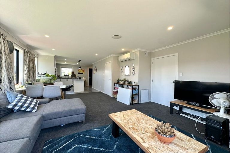 Photo of property in 52 Mawai Hakona Drive, Wallaceville, Upper Hutt, 5018