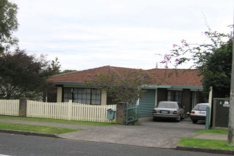 Photo of property in 27 Sunnyview Avenue, Shelly Park, Auckland, 2014