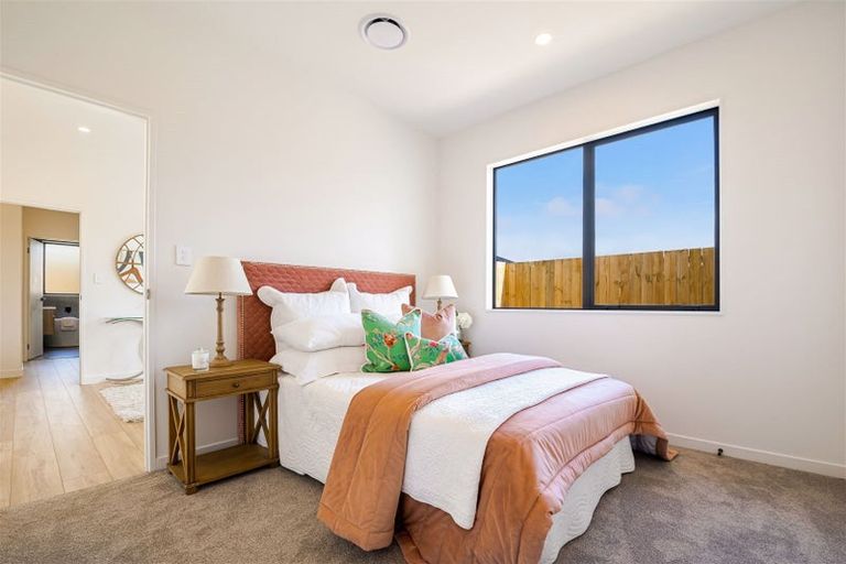 Photo of property in 9 Mcindoe Road, Kumeu, 0810