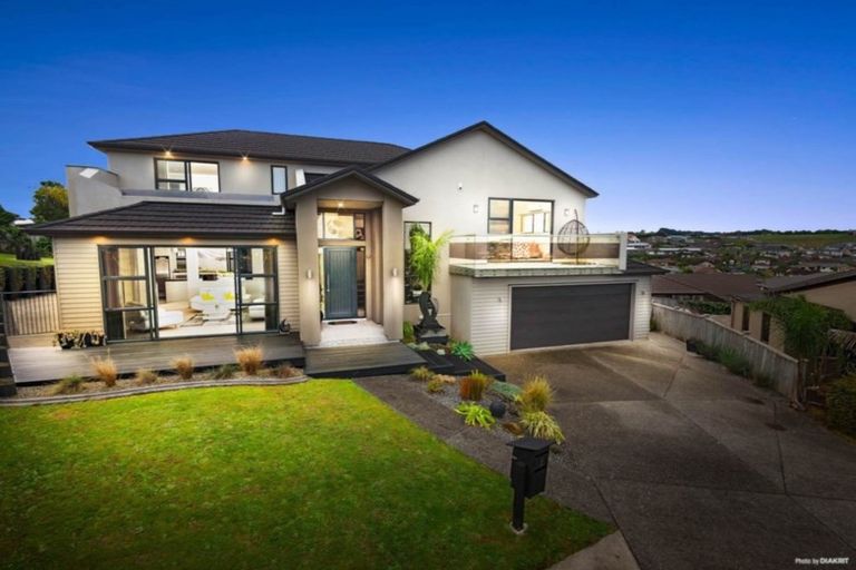 Photo of property in 8 Ellivani Rise, Pukekohe, 2120
