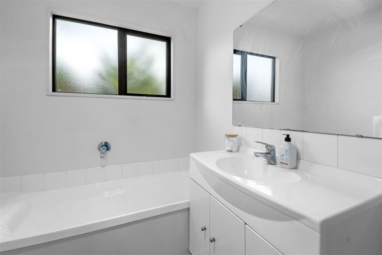 Photo of property in 9 Gwen Place, Redwood, Christchurch, 8051