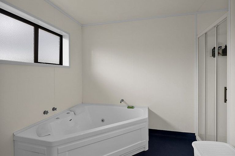 Photo of property in 20 Chartwell Drive, Eltham, 4322