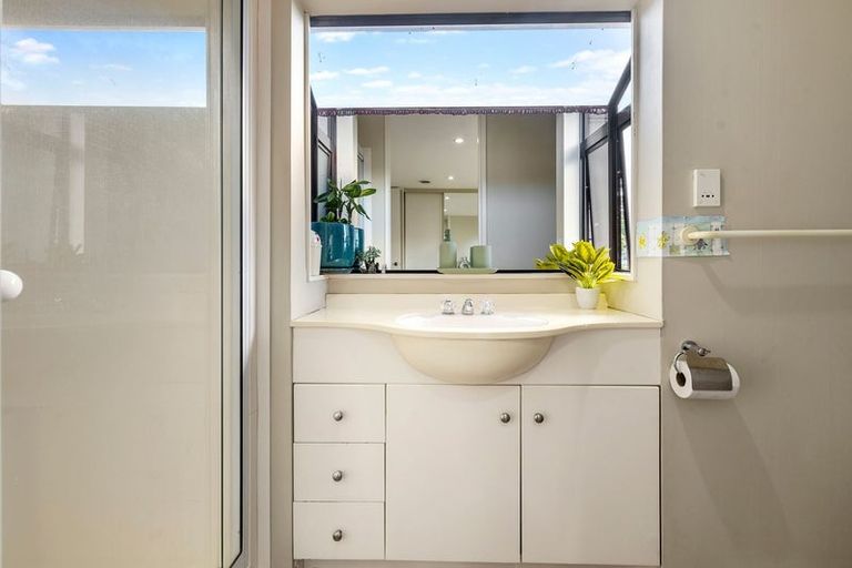 Photo of property in 1/5 Kenwick Place, Burswood, Auckland, 2013