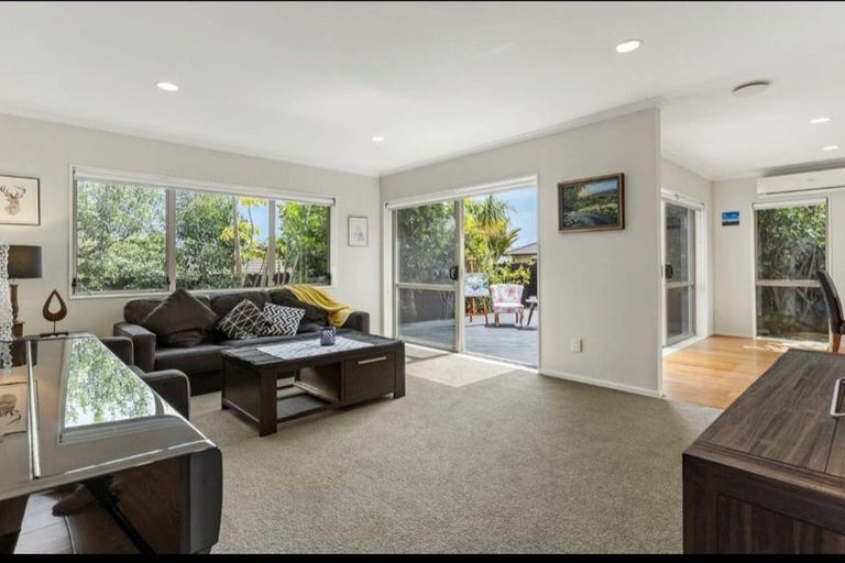 Photo of property in 2/19 Emyvalie Place, Dannemora, Auckland, 2016