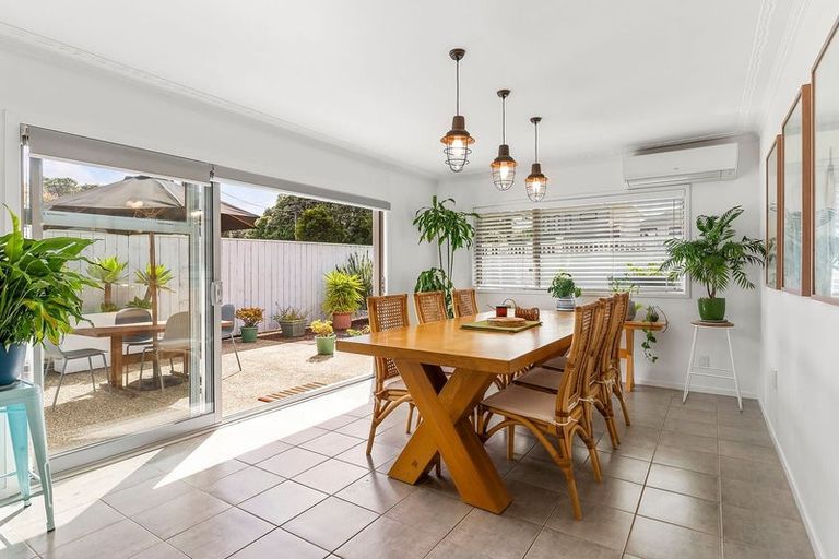 Photo of property in 55 Matipo Road, Te Atatu Peninsula, Auckland, 0610