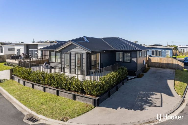 Photo of property in 5 Moet Crescent, Waihi Beach, 3611