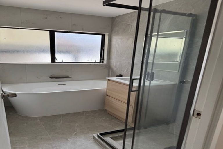 Photo of property in 2/16 Edwin Freeman Place, Ranui, Auckland, 0612