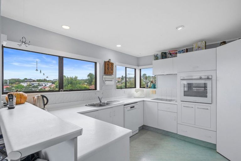 Photo of property in 2/51 Deep Creek Road, Waiake, Auckland, 0630