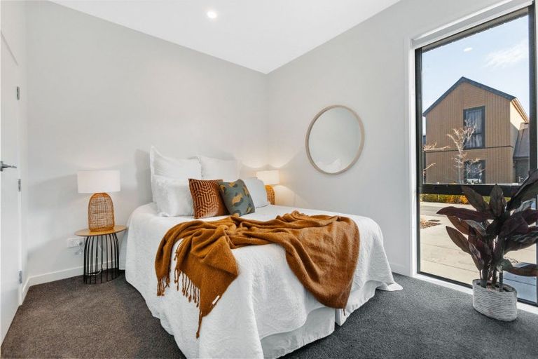 Photo of property in 8 Mcgibbon Lane, Jacks Point, 9371