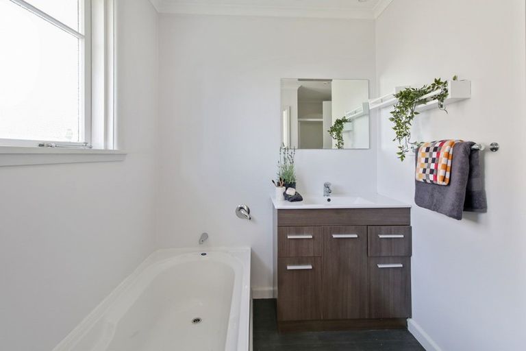 Photo of property in 66 Ferguson Street, Awapuni, Palmerston North, 4412