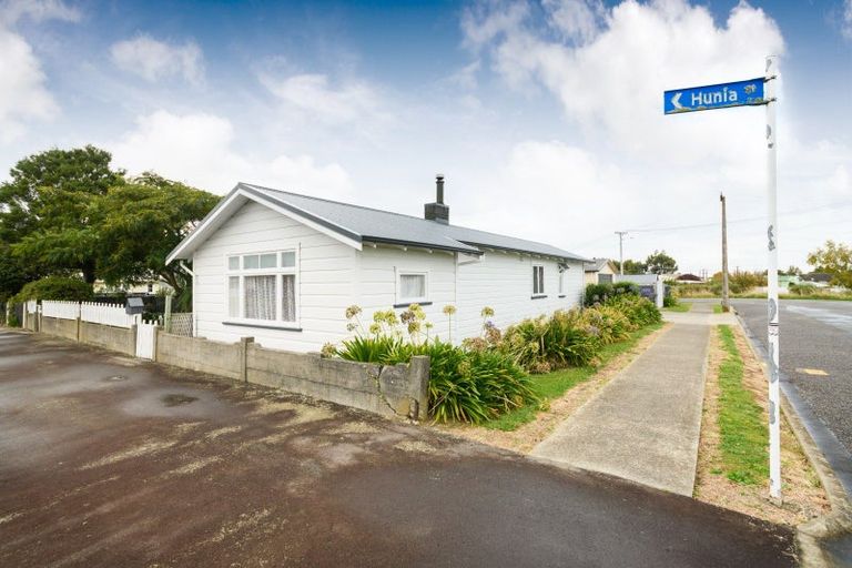 Photo of property in 25 Hunia Street, Marton, 4710