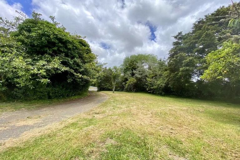 Photo of property in 122 Tawa Road, Kumeu, 0891