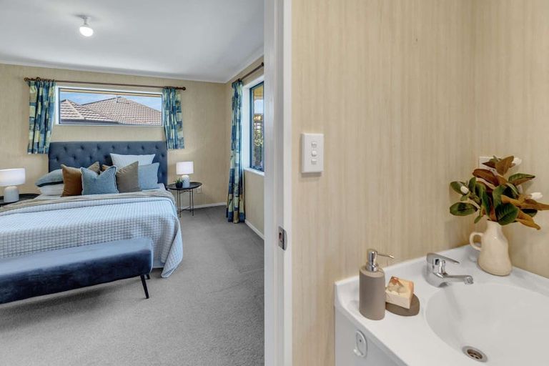 Photo of property in 16 Meridian Grove, Kelvin Grove, Palmerston North, 4414