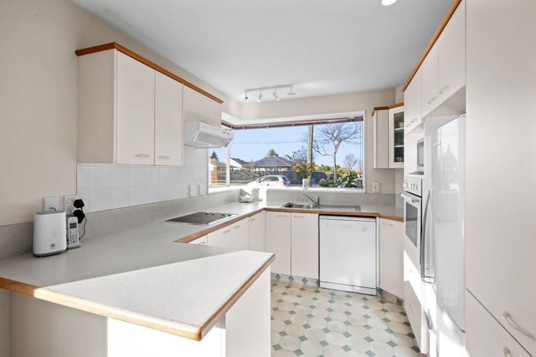 Photo of property in 2/15 Withells Road, Avonhead, Christchurch, 8042