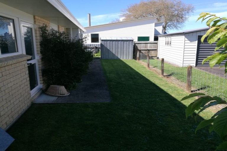 Photo of property in 6 Carisbrooke Street, Aranui, Christchurch, 8061