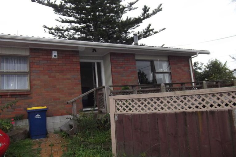 Photo of property in 79 Target Road, Totara Vale, Auckland, 0629