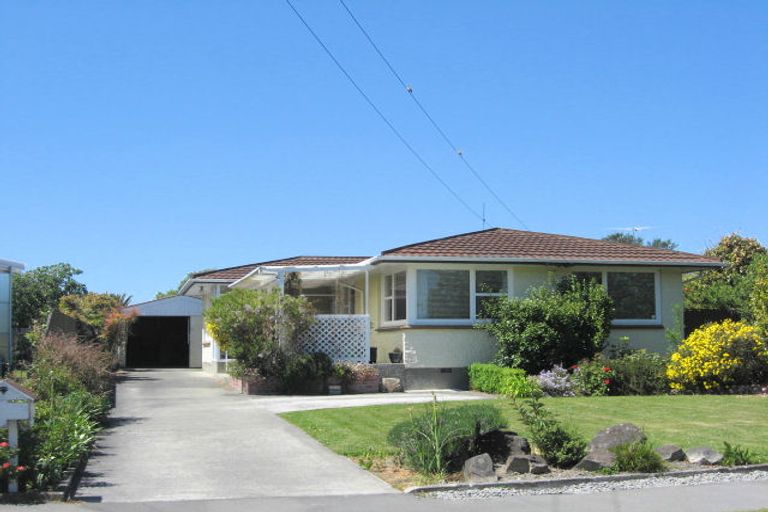 Photo of property in 6 Dymock Place, Bishopdale, Christchurch, 8053