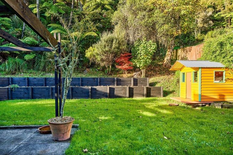 Photo of property in 33 Kairimu Street, Stokes Valley, Lower Hutt, 5019