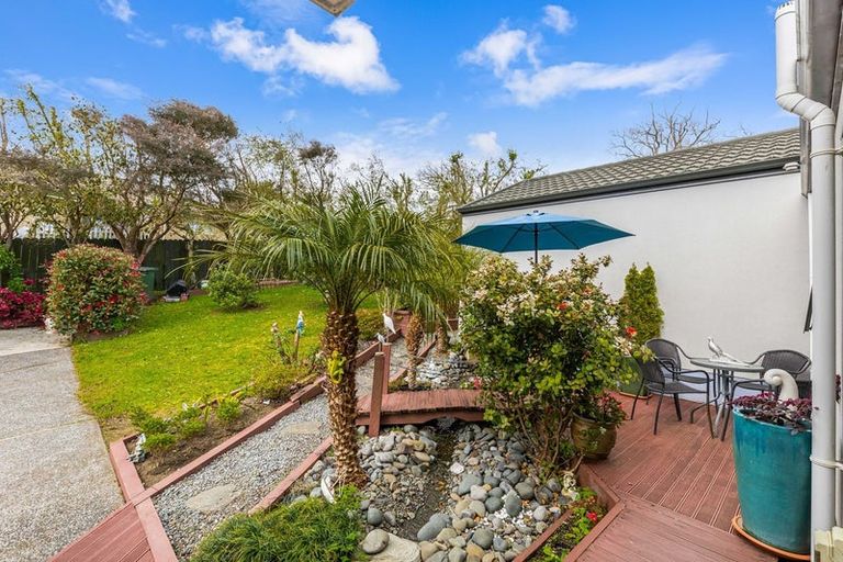 Photo of property in 52 Hewlett Road, Massey, Auckland, 0614