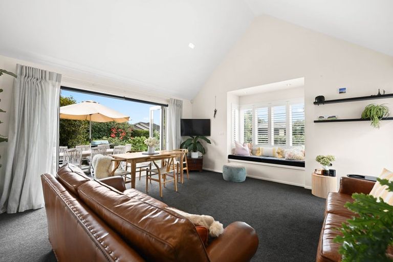 Photo of property in 194 Saint James Drive, Huntington, Hamilton, 3210