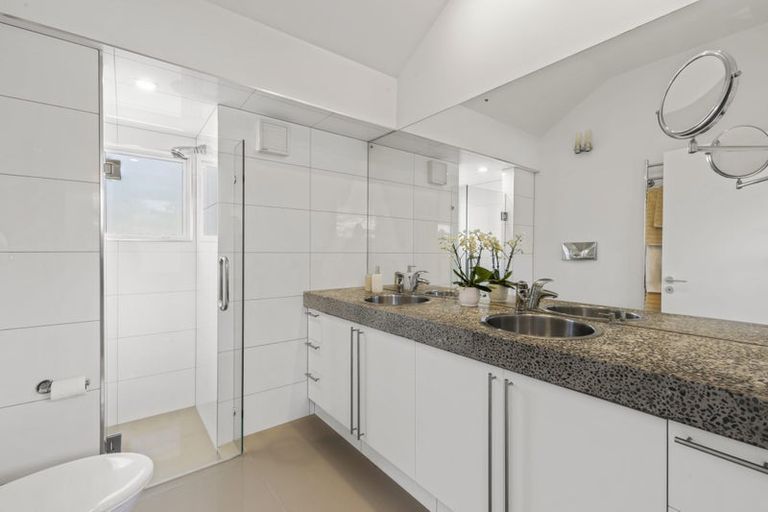 Photo of property in 18 Forres Street, Seatoun, Wellington, 6022