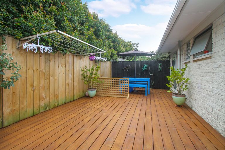 Photo of property in 2/39a Hebron Road, Waiake, Auckland, 0630