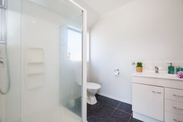 Photo of property in 20 Johnstone Drive, Fitzherbert, Palmerston North, 4410