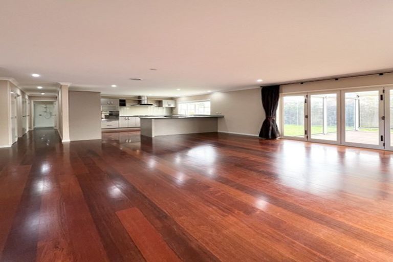 Photo of property in 5 Wye Oak Drive, Schnapper Rock, Auckland, 0632