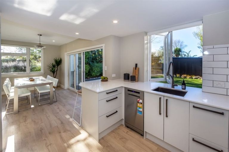 Photo of property in 66 Wilsons Road, Saint Martins, Christchurch, 8022